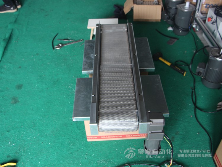 小型型材結構不銹鋼網鏈輸送機