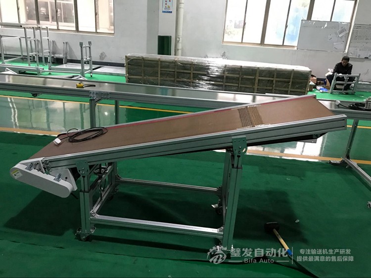 特佛龍網(wǎng)帶斜坡輸送機