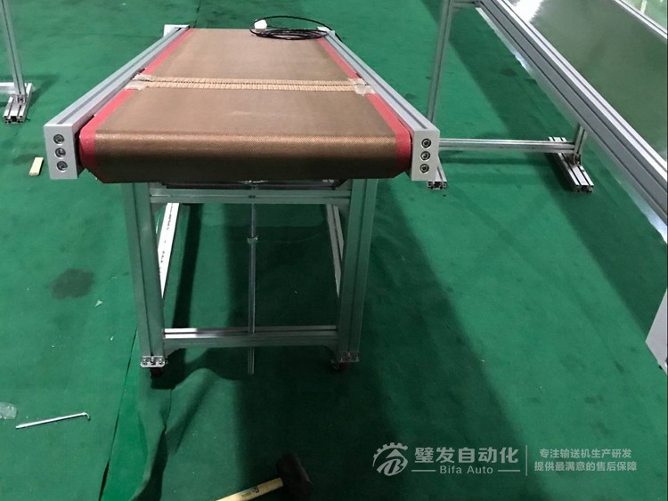 特佛龍網(wǎng)帶斜坡輸送機