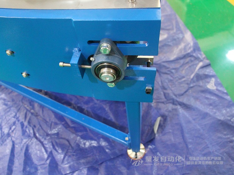 碳鋼藍色烤漆加擋邊90度皮帶轉彎機 碳鋼藍色烤漆加擋邊90度皮帶轉彎機